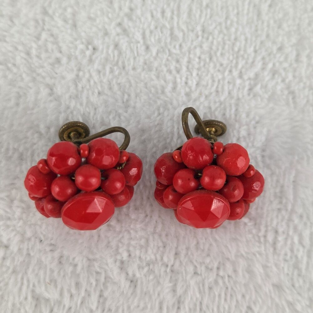 Vintage MCM Red Beaded Cluster Screw Back Earrings 1950s 1960s Costume Jewelry - Picture 2 of 9
